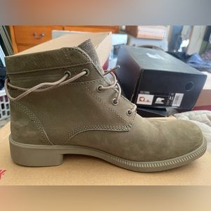 Kodiak Original Wrap Boots in Canteen. Size 8.5. NWT.